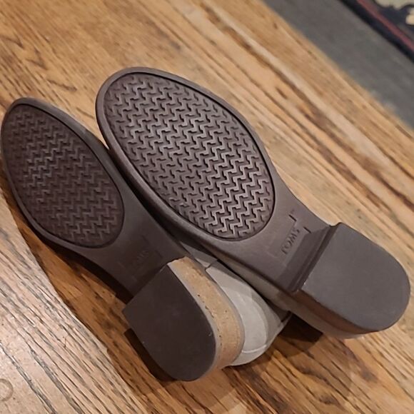 TOMS sz 8M genuine suade ankle boots - Picture 7 of 10